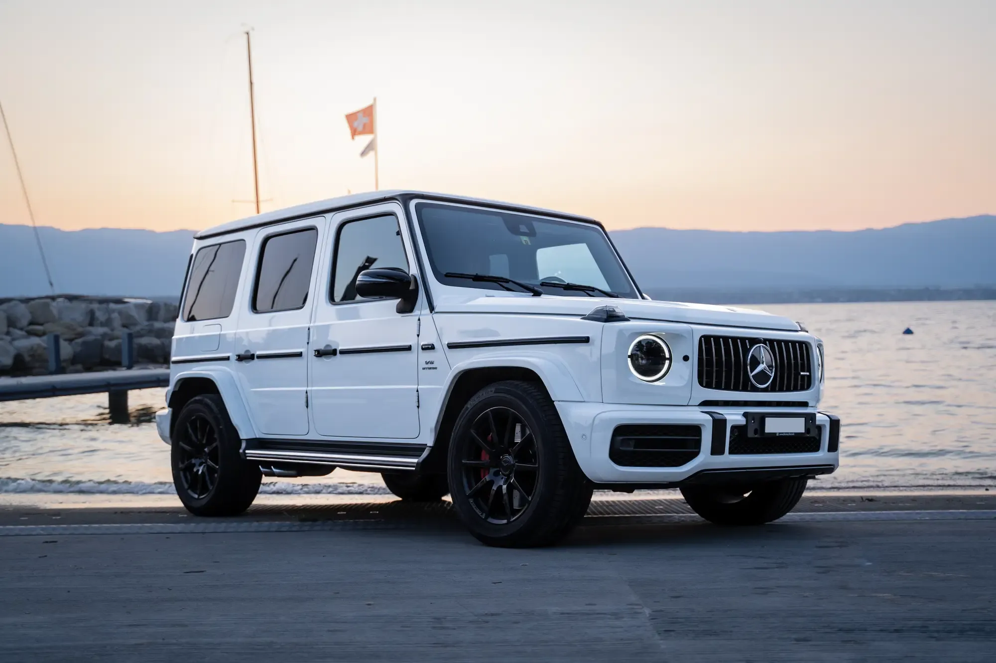 Mercedes-Benz G63 white (1)